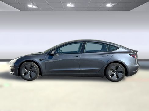 Used 2023 Tesla Model 3 Standard Range image 2