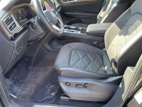 Used 2024 Volkswagen Atlas SE image 15