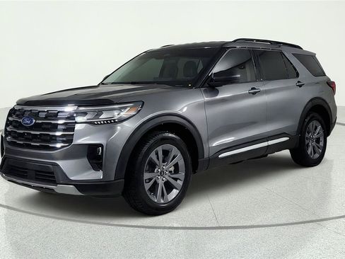 Used 2025 Ford Explorer Active w/ Active Comfort Package AWD/4WD image 3