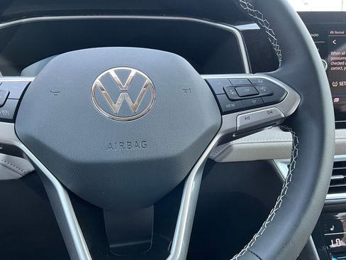New 2025 Volkswagen Taos SE image 20