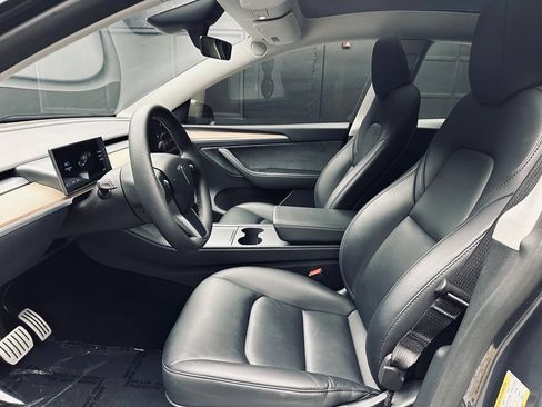 Used 2023 Tesla Model Y Performance AWD/4WD image 18