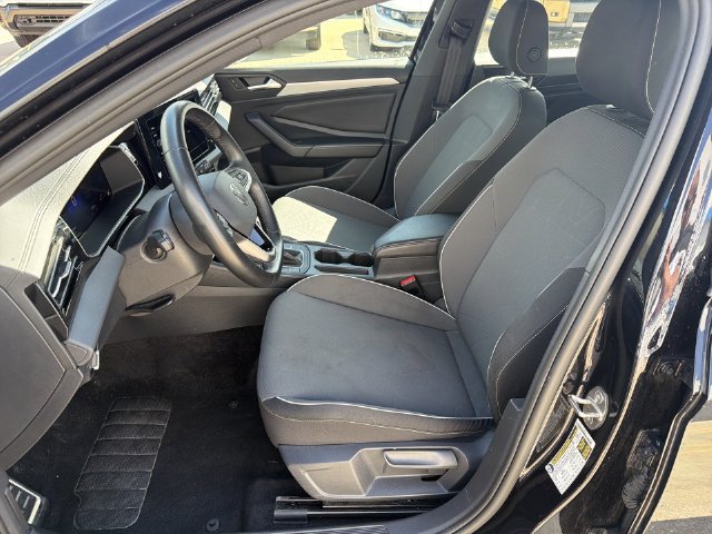 Used 2025 Volkswagen Jetta Sport FWD image 19