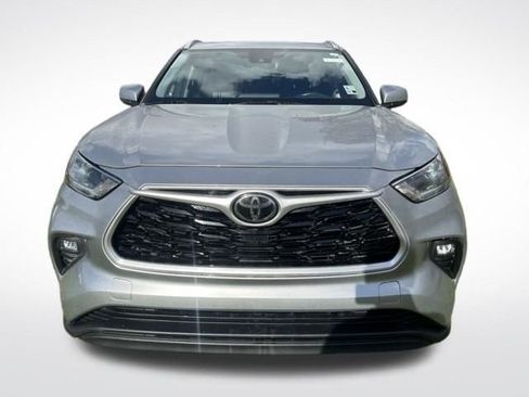 Used 2021 Toyota Highlander XLE FWD image 8