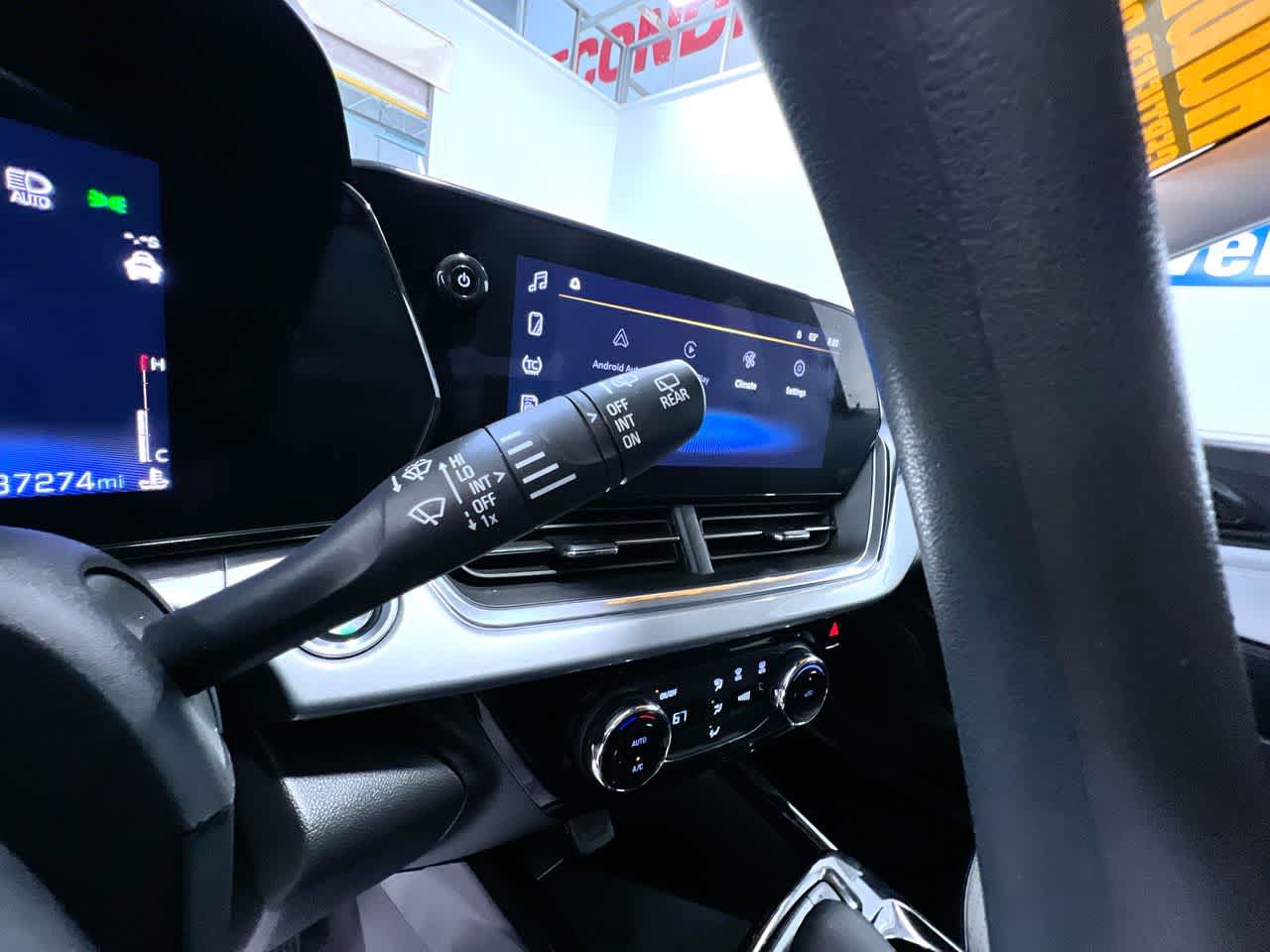 Used 2025 Chevrolet Trax LT FWD image 19