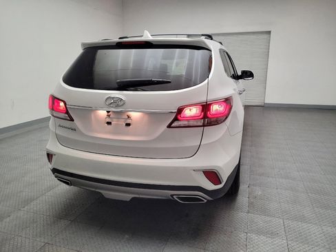Used 2017 Hyundai Santa Fe SE image 7