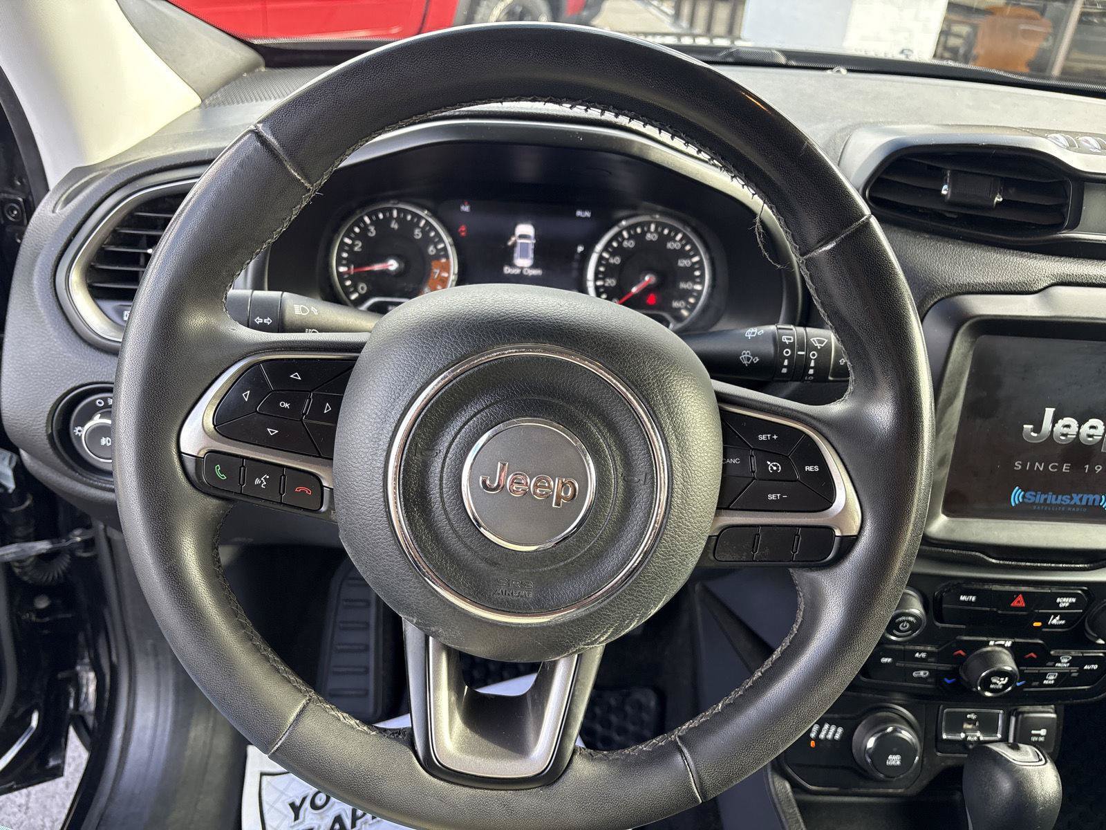 Used 2022 Jeep Renegade Latitude AWD/4WD image 16