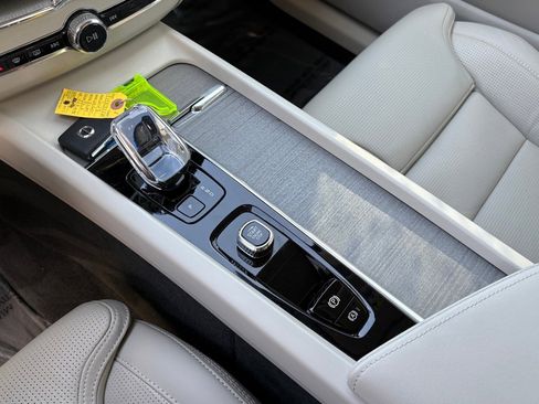 Certified 2023 Volvo XC60 B5 Ultimate w/ Climate Package image 14