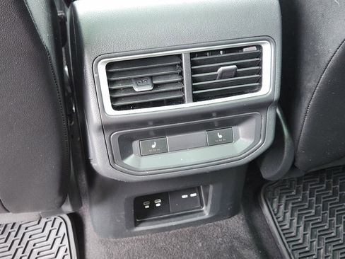 Used 2024 Volkswagen Atlas Cross Sport SEL R-Line AWD/4WD image 31