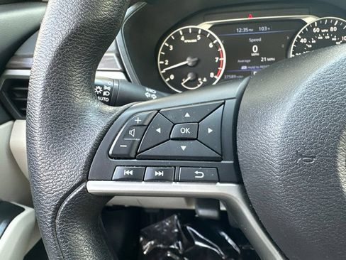 Used 2025 Nissan Altima 2.5 SV FWD image 17