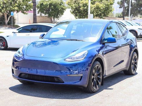 Used 2023 Tesla Model Y Long Range AWD/4WD image 3