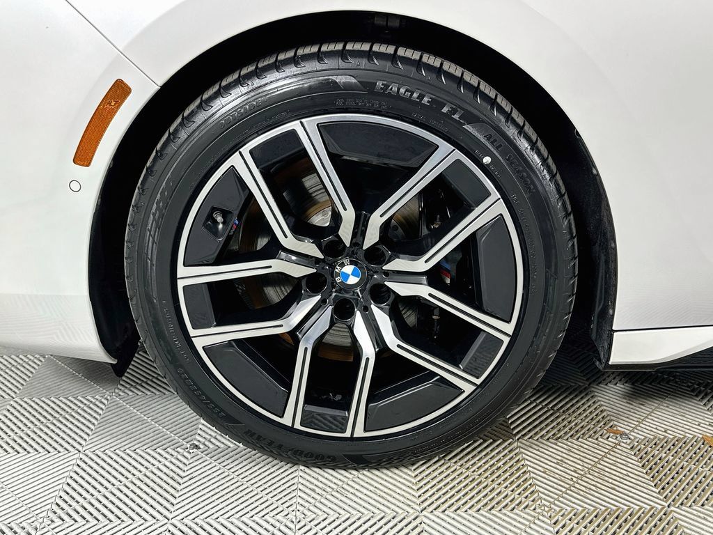 Used 2024 BMW 760i xDrive w/ Premium Package 2 AWD/4WD image 32