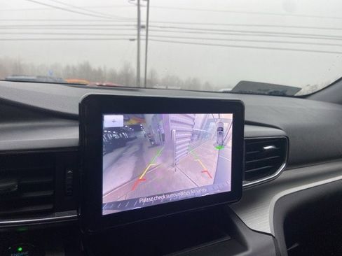 Certified 2020 Ford Explorer XLT w/ Equipment Group 202A image 13