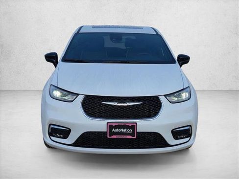 New 2026 Chrysler Pacifica Limited image 6