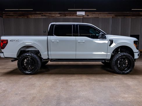 Used 2026 Ford F150 XLT w/ XLT Black Appearance Package AWD/4WD image 11