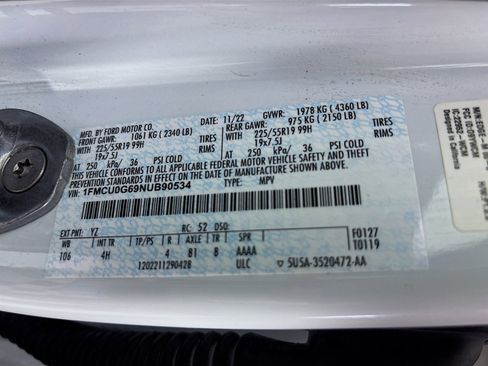 Used 2022 Ford Escape SE w/ SE Sport Appearance Package FWD image 30