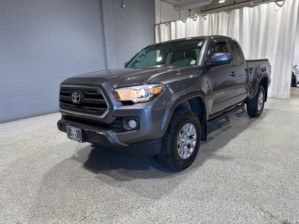 Used 2017 Toyota Tacoma SR5 w/ Tow Package AWD/4WD image 5