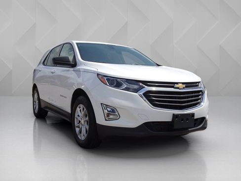 Used 2019 Chevrolet Equinox LS w/ LS Convenience Package FWD image 6