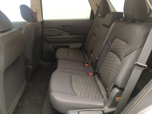 Used 2023 Nissan Pathfinder S image 18