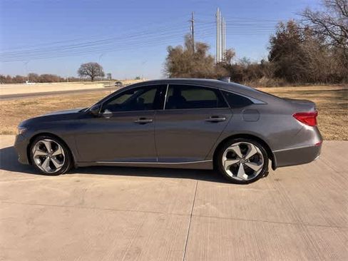 Used 2018 Honda Accord Touring image 4