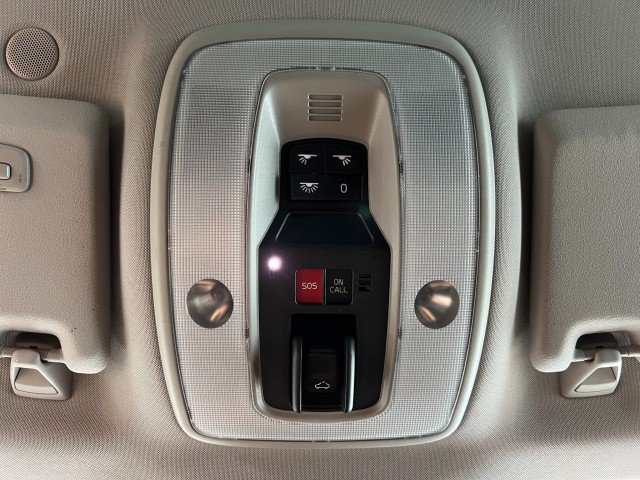 Used 2016 Volvo XC60 T6 w/ Proximity Package AWD/4WD image 29