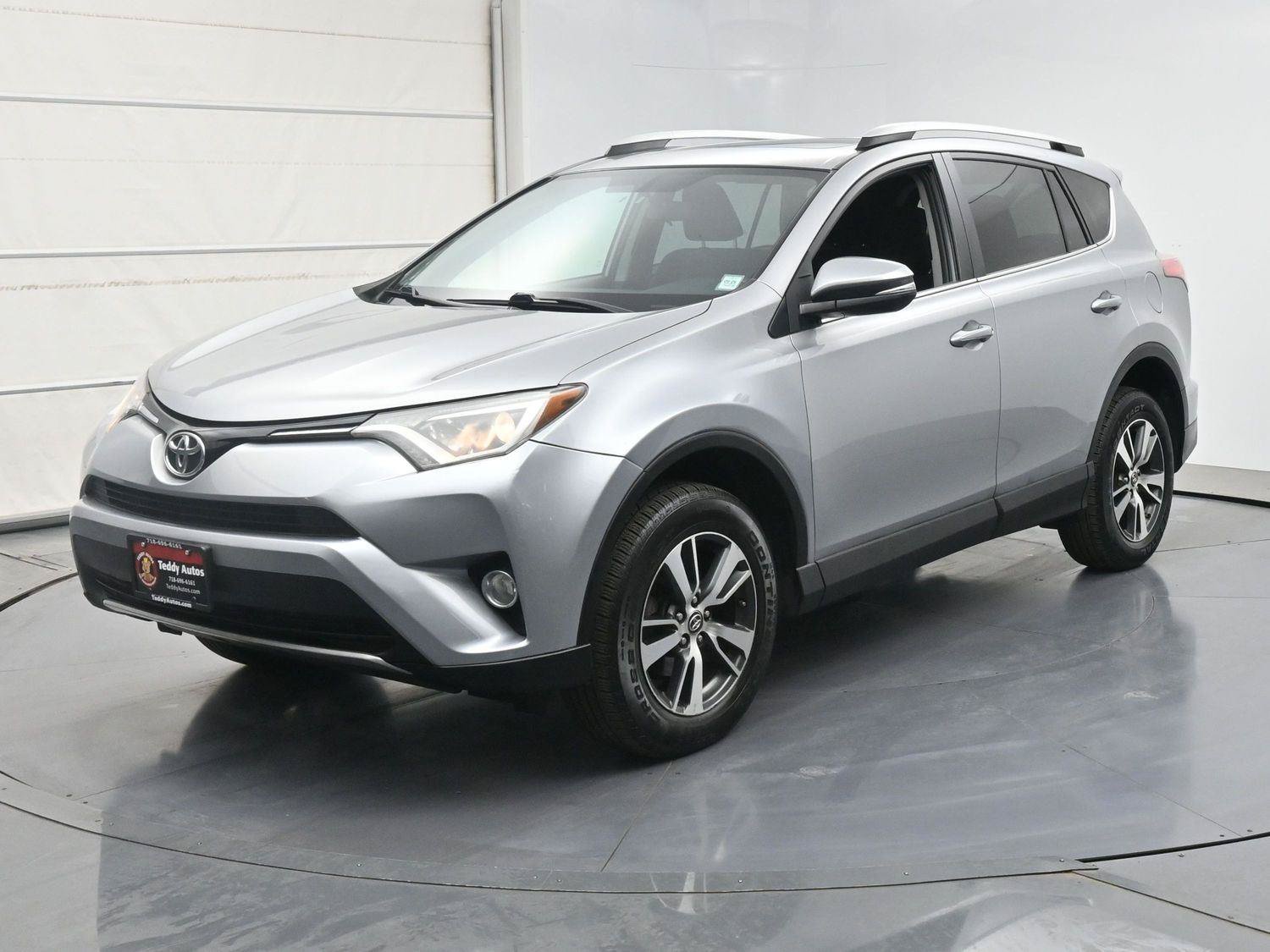 Used 2016 Toyota RAV4 XLE AWD/4WD image 1
