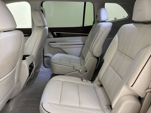 Certified 2026 Buick Enclave Avenir w/ Super Cruise Package AWD/4WD image 17