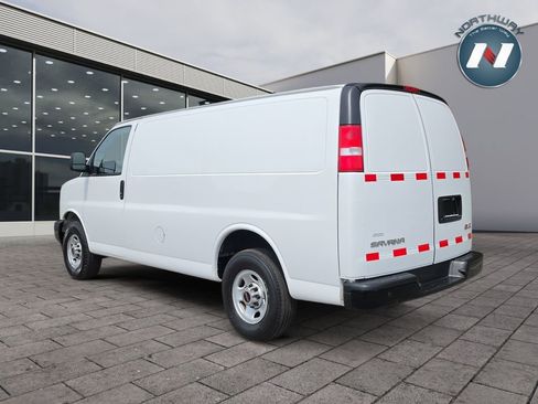 Used 2022 GMC Savana 2500 RWD image 3