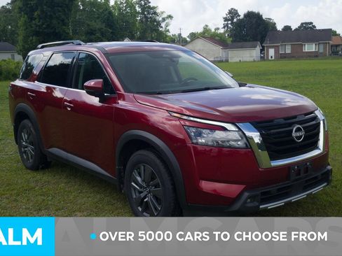 Used 2024 Nissan Pathfinder SV AWD/4WD image 2