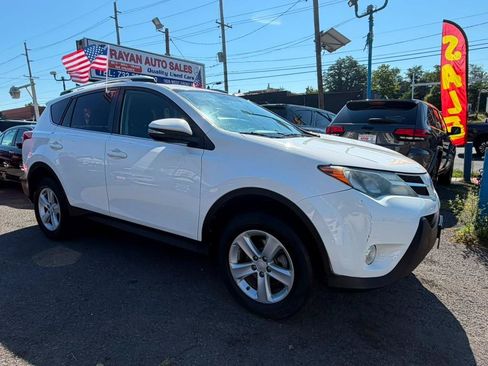 Used 2014 Toyota RAV4 XLE AWD/4WD image 2