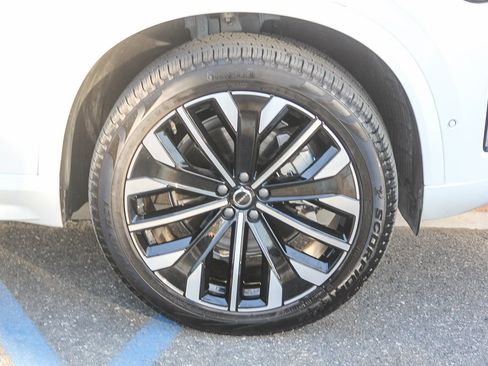 Used 2025 Volvo XC90 B5 Plus image 10