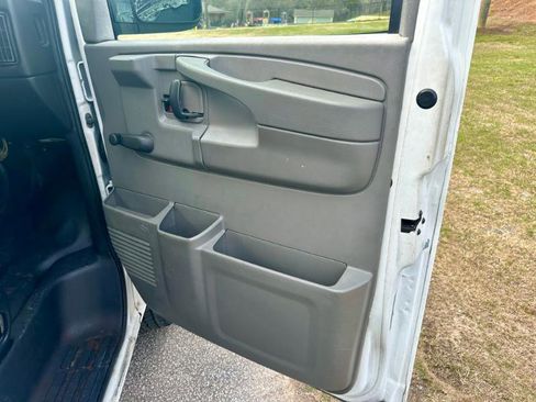 Used 2011 Chevrolet Express 2500 image 5