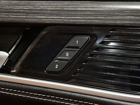 Used 2023 Jeep Wagoneer Series III w/ Premium Group I image 18