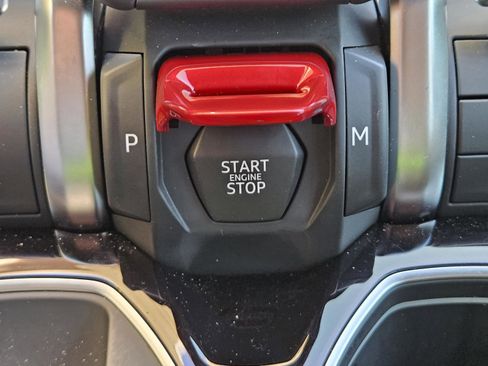 Used 2021 Lamborghini Urus Base image 19