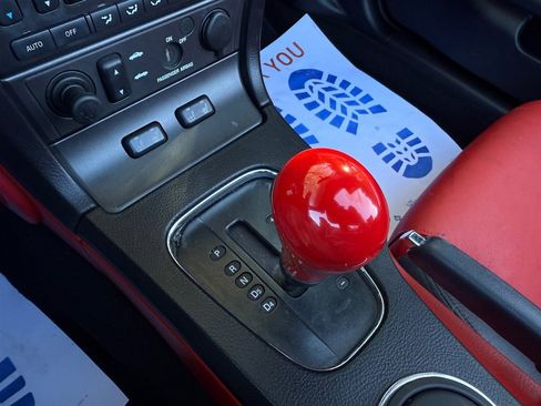 Used 2004 Ford Thunderbird image 48