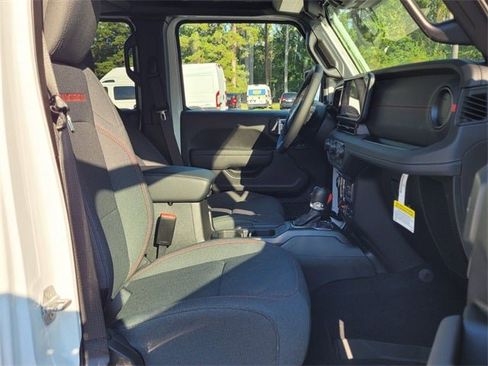 New 2025 Jeep Gladiator Rubicon w/ Convenience Group image 15