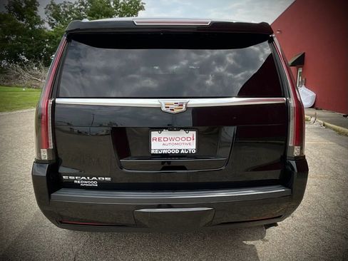 Used 2017 Cadillac Escalade Luxury AWD/4WD image 4