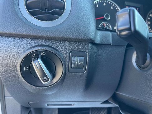 Used 2013 Volkswagen Tiguan SE image 18