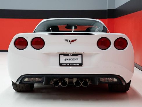 Used 2009 Chevrolet Corvette Coupe w/ Z51 Performance Package RWD image 31