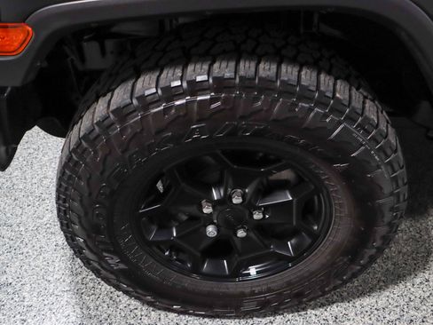 Used 2021 Jeep Gladiator Sport image 11