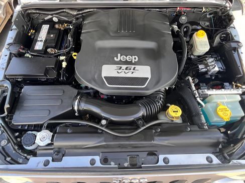 Used 2013 Jeep Wrangler Sport AWD/4WD image 19