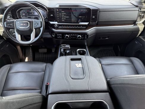 Used 2022 GMC Sierra 1500 Elevation w/ Elevation Premium Package image 9