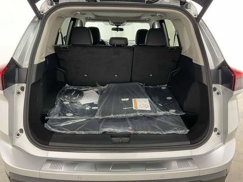 New 2025 Nissan Rogue SV w/ SV Premium Package FWD image 11
