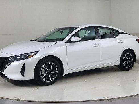 Used 2024 Nissan Sentra SV image 3