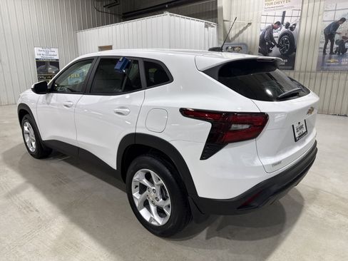 New 2026 Chevrolet Trax LS w/ LS Convenience Package FWD image 6