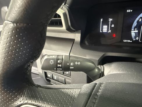 Used 2025 Toyota 4Runner SR5 AWD/4WD image 32