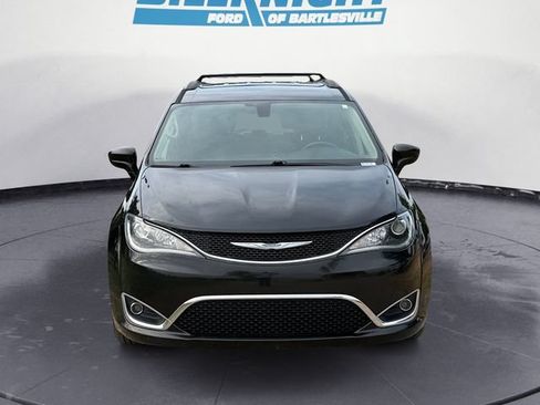 Used 2017 Chrysler Pacifica Touring-L w/ Tire & Wheel Group FWD image 8