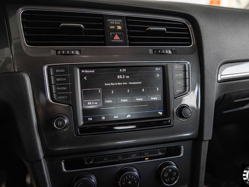 Used 2017 Volkswagen Golf Alltrack S image 27