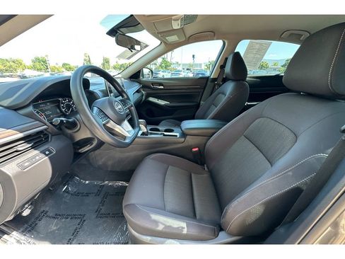 Used 2025 Nissan Altima 2.5 SV FWD image 10