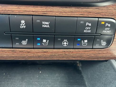 Used 2018 RAM 1500 Laramie w/ Convenience Group image 43