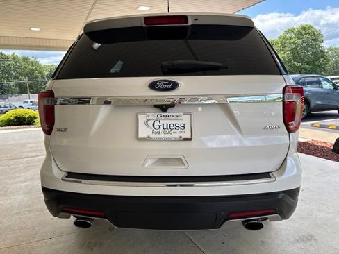 Used 2018 Ford Explorer XLT w/ Equipment Group 202A AWD/4WD image 8